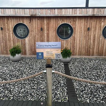 Humberston Boathouse Lodge & Hot Tub - Cleethorpes Beach Cabin Chalet Bagian luar foto
