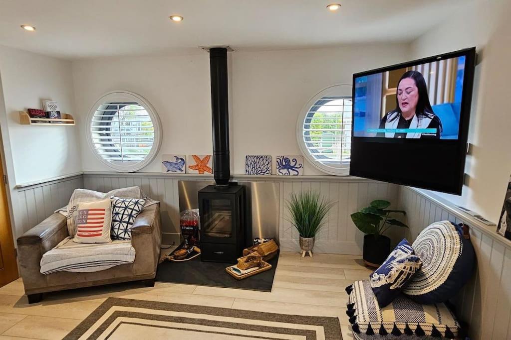 Humberston Boathouse Lodge & Hot Tub - Cleethorpes Beach Cabin Chalet Bagian luar foto
