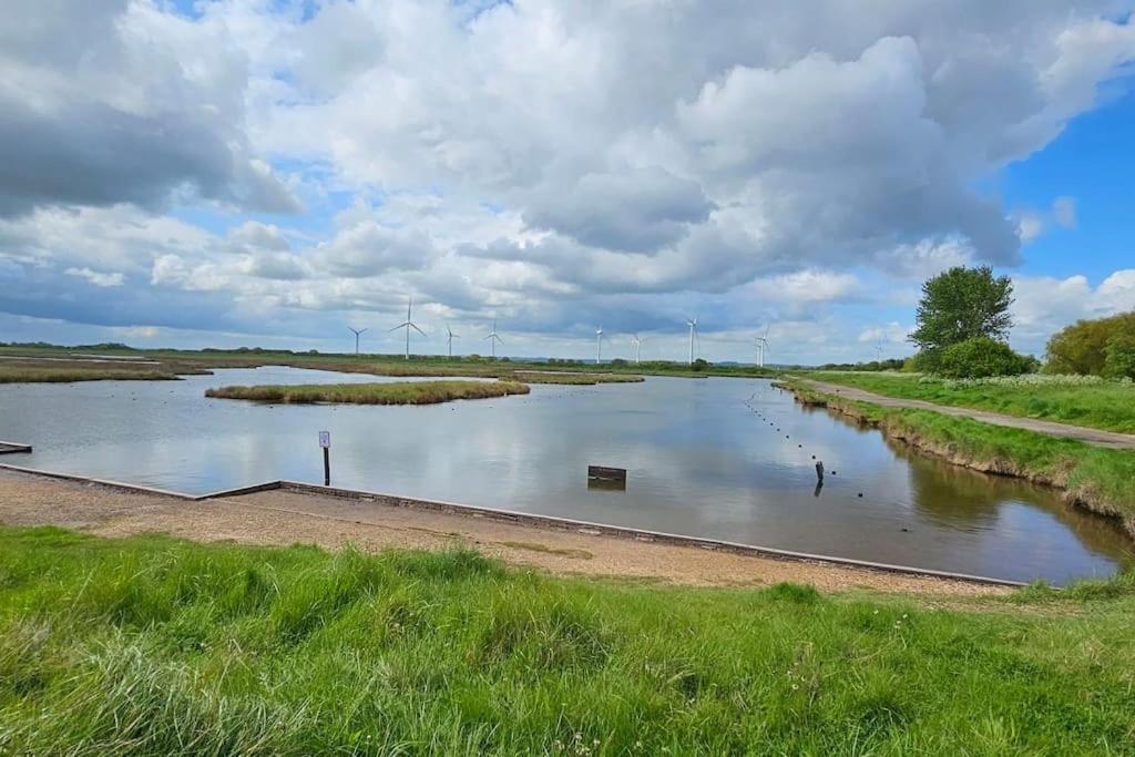 Humberston Boathouse Lodge & Hot Tub - Cleethorpes Beach Cabin Chalet Bagian luar foto