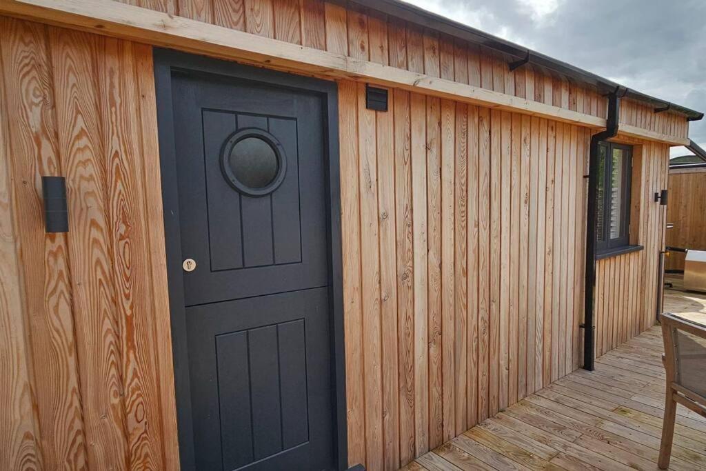 Humberston Boathouse Lodge & Hot Tub - Cleethorpes Beach Cabin Chalet Bagian luar foto