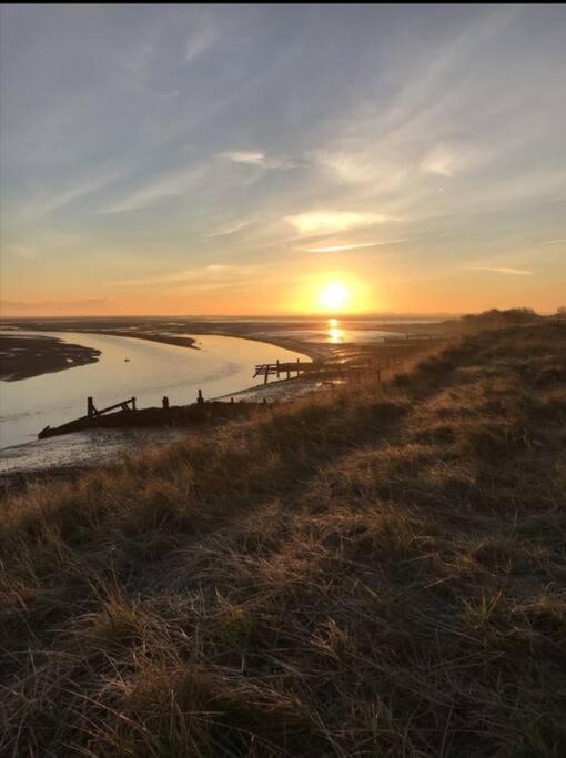 Humberston Boathouse Lodge & Hot Tub - Cleethorpes Beach Cabin Chalet Bagian luar foto