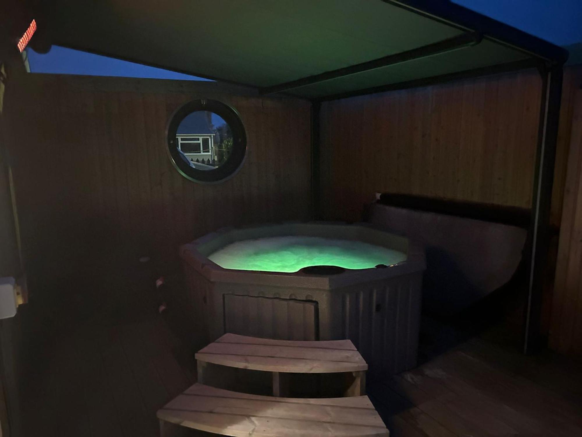 Humberston Boathouse Lodge & Hot Tub - Cleethorpes Beach Cabin Chalet Bagian luar foto