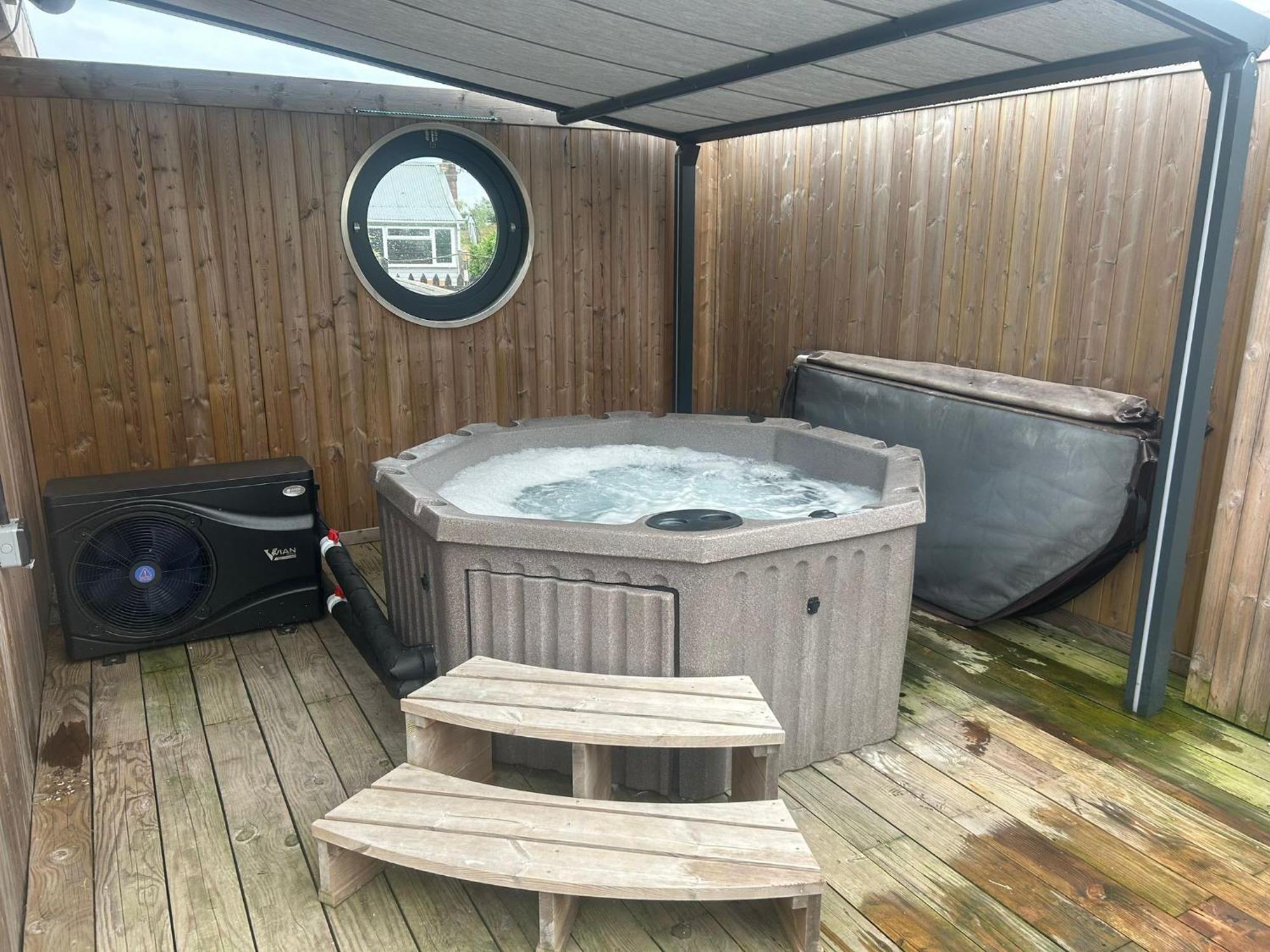 Humberston Boathouse Lodge & Hot Tub - Cleethorpes Beach Cabin Chalet Bagian luar foto